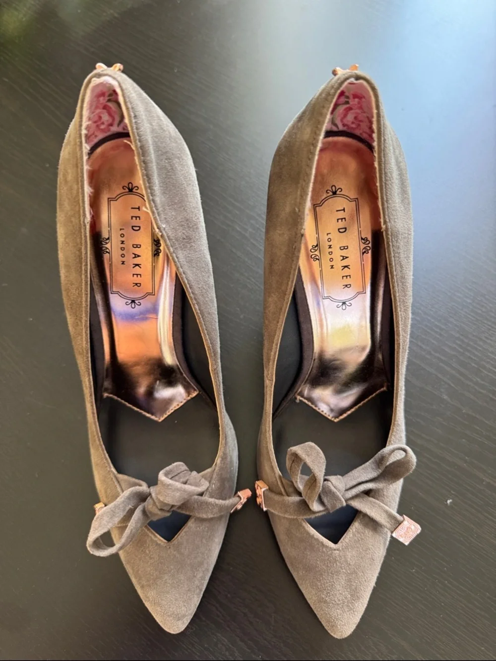Ted‎ Baker London Gewell Charcoal Grey Suede Pumps Bow Casual Heels Size 8.5 New